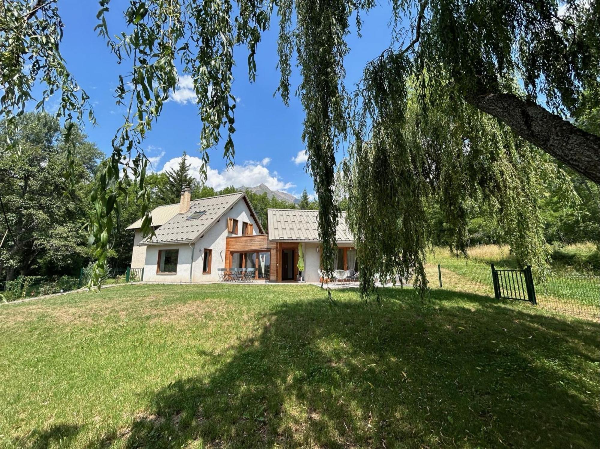 Maison Refaite A Neuf En Pleine Nature Puy-Saint-Eusebe Exteriör bild